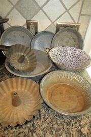 Vintage Bakeware & Enamelware 