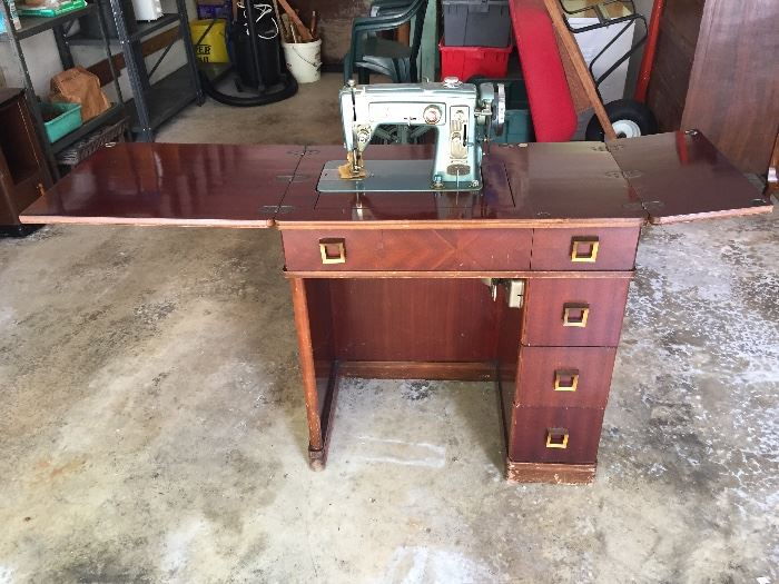 Brother sewing machine w/table