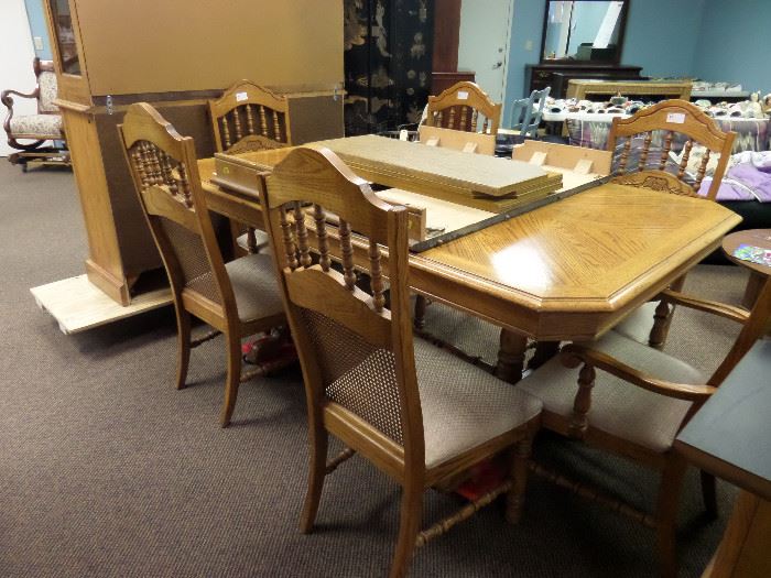 AMERICAN DINING ROOM WITH 6 CHAIRS