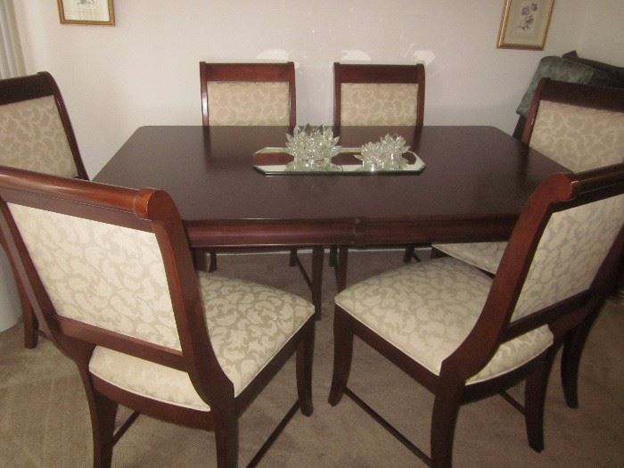 Dining Room Table, 6 chairs, 2 leaves. Matching Buffet