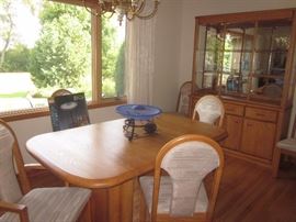 Kincaid, by La Z Boy. Dining Room Set including China Cabinet, Dining Table w/ 6 chairs.