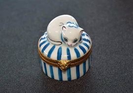 Limoges Trinket / Pill Box