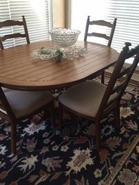 Breakfast table/chairs