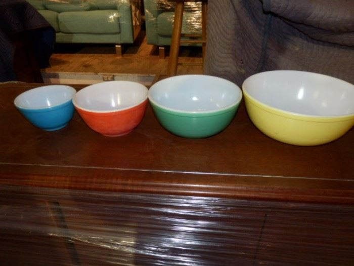 Pyrex Nesting Bowl Set