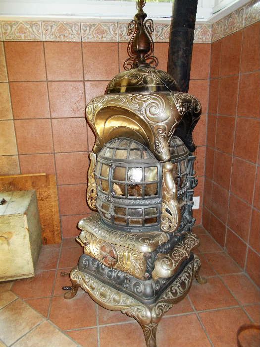 Rare Nickle Plated Cast Iron Wood burning Stove.  1904 Favorite Ornate Stands 6 feet tall. In excellent working conditon 