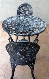 Bistro table/chairs