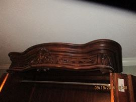 Amini dresser and lighted curio/mirror. For 26 years, AICO/Amini Innovation Corp has been known for original, high quality and intricately designed home furnishings. CEO and Founder, Michael Amini, combines his extensive world travels and his affinity for fashion to create the inspiration for each distinctive design. From the ancient ruins of Greece, to Russian palaces; from the sunny hillsides of Tuscany, to the charming cafes of a crowded Paris street, Michael finds inspiration in world culture, traditional art and architecture. It is his goal to create furniture that connects people emotionally with their culture, country and heritage.
In addition to Michael’s passion for design and fashion, he strives to lead by example in producing unmatched quality combining Old World craftsmanship with the most modern production techniques. This commitment to quality and innovation is the cornerstone to his ability to create intricate designs rich with hidden extras and features that cater to th