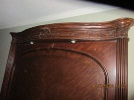 Kingsize bed lighted headboard/footboard. For 26 years, AICO/Amini Innovation Corp has been known for original, high quality and intricately designed home furnishings. CEO and Founder, Michael Amini, combines his extensive world travels and his affinity for fashion to create the inspiration for each distinctive design. From the ancient ruins of Greece, to Russian palaces; from the sunny hillsides of Tuscany, to the charming cafes of a crowded Paris street, Michael finds inspiration in world culture, traditional art and architecture. It is his goal to create furniture that connects people emotionally with their culture, country and heritage.
In addition to Michael’s passion for design and fashion, he strives to lead by example in producing unmatched quality combining Old World craftsmanship with the most modern production techniques. This commitment to quality and innovation is the cornerstone to his ability to create intricate designs rich with hidden extras and features that cater to 