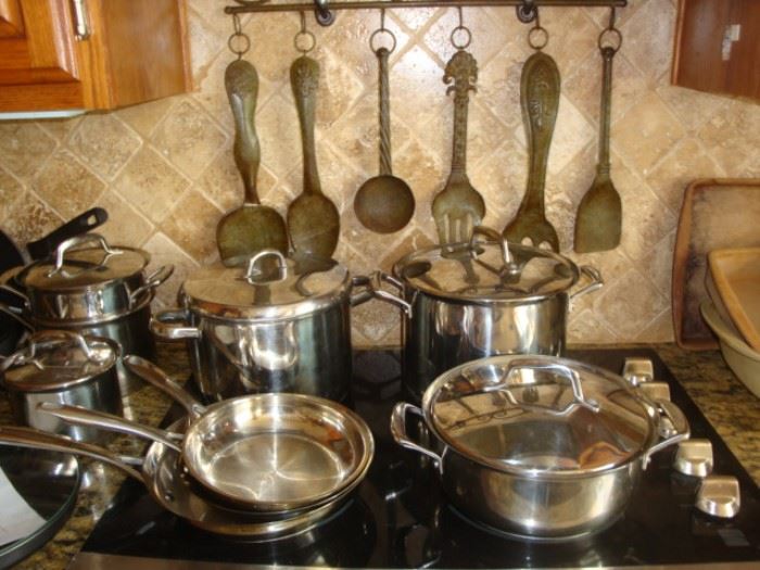 NICE STAINLESS COOKWARE !