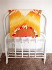 1930's - 40's IRON BED WITH VINTAGE QUILT