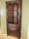 Corner cabinet
