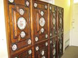 Dutch marquetry screen with inset Chinese export plates. Mahogony and fruitwood veneer. 1885, Holland.