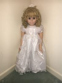 Assorted vintage and contemporary dolls, some new in boxes.