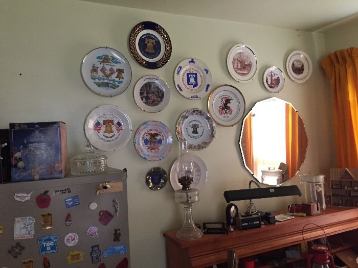 many many plates 