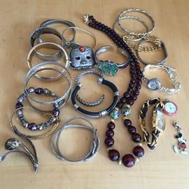 Hundreds of pieces of jewelry!