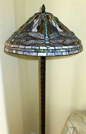 Tiffany-style Dragonfly Floor Lamp Decorative Classic Dual Light Stained Glass