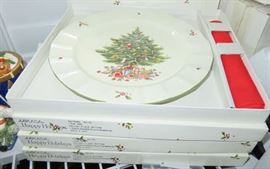 Mikasa Happy Holidays Place Settings, Christmas Tree Design Dinner Plate & Red Napkin 