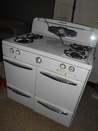 Roper gas stove, works but needs some metal repair on top (edge)