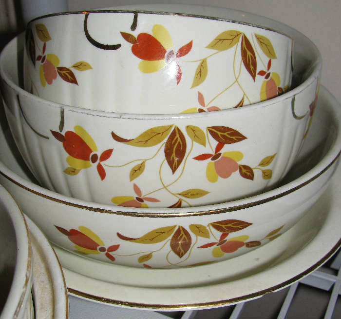 Hall's Superior Quality Kitchenware Bowls