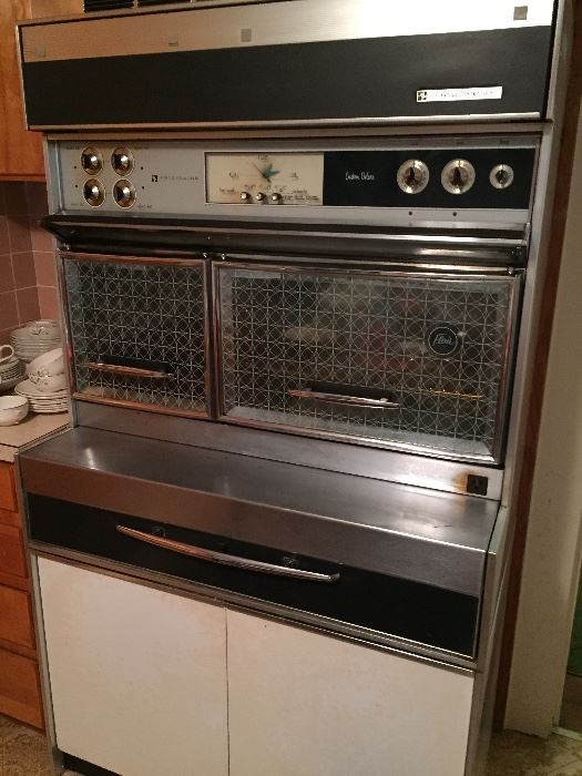 Frigidaire Custom Deluxe Range/Oven.  Same model seen on "Bewitched"