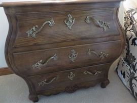 Walnut French Style Bombay Chest (pair)
Baker Furniture Company
