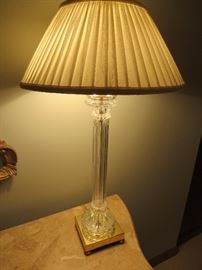 Crystal Column Tabel Lamp on Square Brass Step-Up Base
