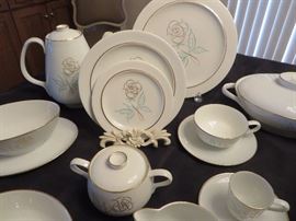 Spencerian-Rose China
Made Bararian Germany
large set