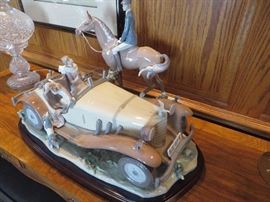 LLADRO Limited Edition A Happy Encounter 
Retired 2001