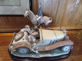 LLADRO Limited Edition A Happy Encounter 
Retired 2001