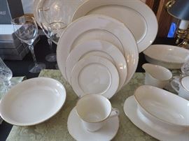 Lenox China  "Hayworth"  Complete 12   5 pcs Place                             Settings	set includes:  12 place settings, 12 Soup Bowls, 2 Oval Platters, Vegtable Bowl, Gravy Boat, Cream & Sugar	Never Used - Still in Orginal Boxes				
