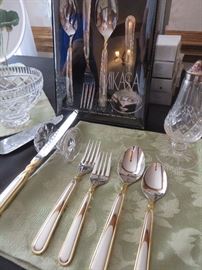 MIKASA Flatware  "Pirouette"	14 place settings & 4-pcs Hostess Set	