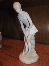 LLARDO Female Golfer #4851
LLARDO
