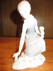 LLARDO Girl Picking Flowers #1172  
LLARDO 
