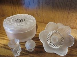 Lalique Dahlia Vanity Powder Jar
Lalique Anemone Flower figurine
Lalique small bottles