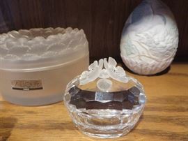 Lalique Dahlia Vanity Powder Jar
Swarovski Trinket Box with Lalique Flower                       LLardo Egg
