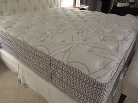 King mattress - excellent condition  Hotel Collection  Just over a year old - Like New!
