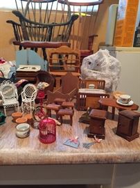 Assorted dollhouse furniture. All are vintage. 