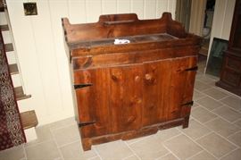 Gorgeous large dry sink.  (Think bar.)