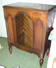 1920's radio cabinet (no radio)