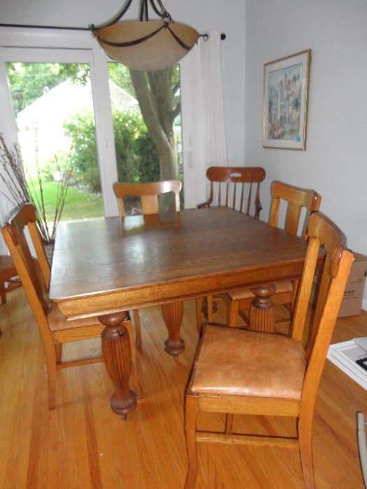Beautiful dining room table - early 1900's.  Oak - has five leaves for that big family dinner.