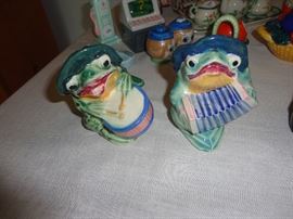 Pair of collectible salts.