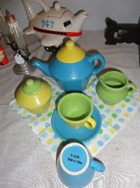 Child's tea set and 747 teapot.
