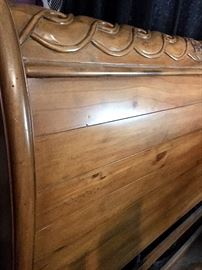 We really have a great fun sale for you again!  This family is amazing and we're counting on you all to help make it a success for them.  I'm starting with some furniture pictures...because that's how I always start. (tehehe) Here is a BEAUTIFUL queen size sleigh bed!...