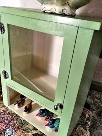 Sweet little cabinet...