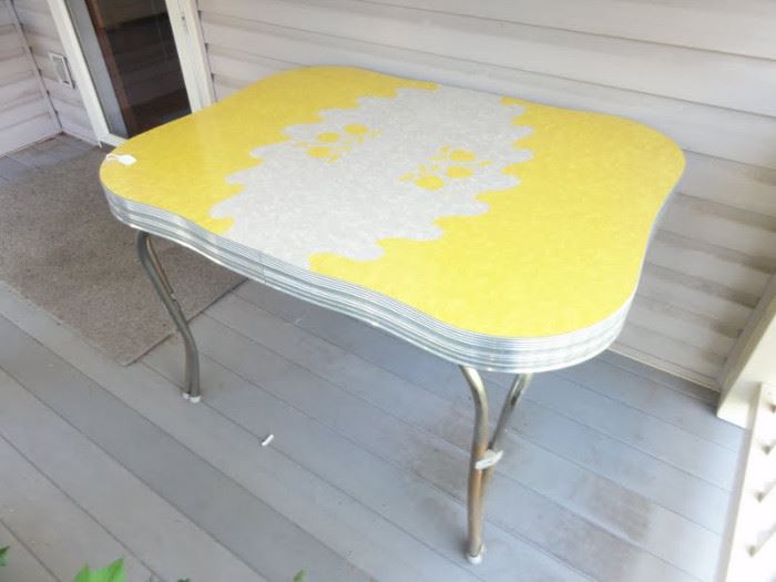 Inlaid apple motif formica kitchen table with 4 matching chairs (not shown)