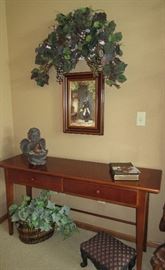 SOFA TABLE / PICTURES / FOOTSTOOL / GREENS