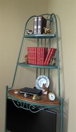 GREEN IRON CORNER SHELF