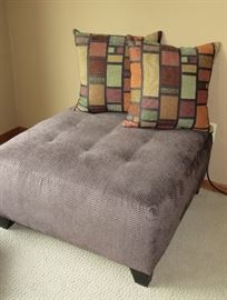 LARGE SQ OTTOMAN / ACCENT PILLOWS