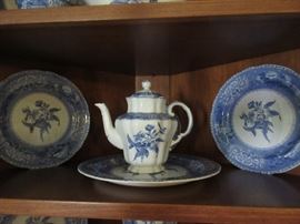 LOTS OF CHINA AND GLASSWARE