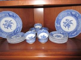 LOTS OF CHINA AND GLASSWARE